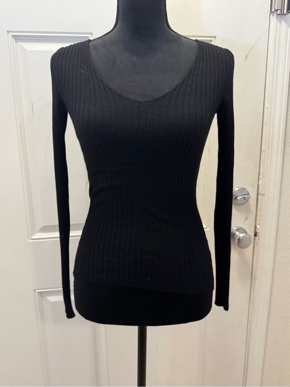 American Apparel Black Ribbed V-Neck Sweater 0526